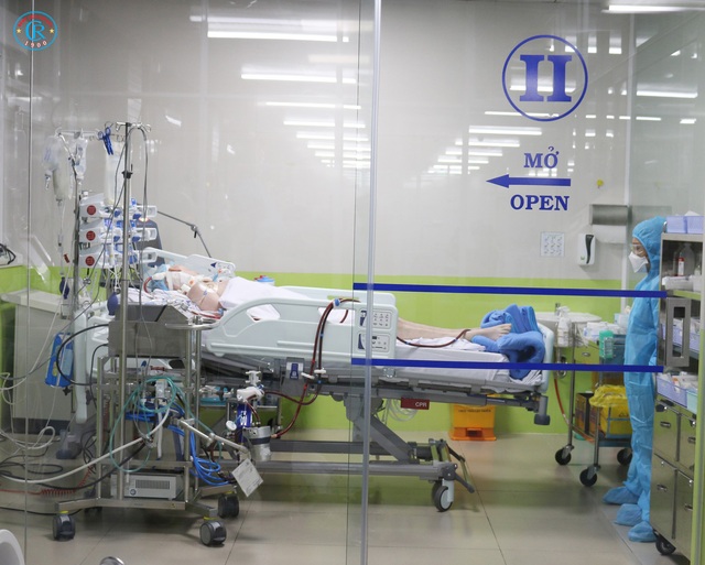 Bệnh viện Chợ Rẫy huy động toàn lực để cứu chữa cho phi công mắc COVID-19 - Ảnh 3.