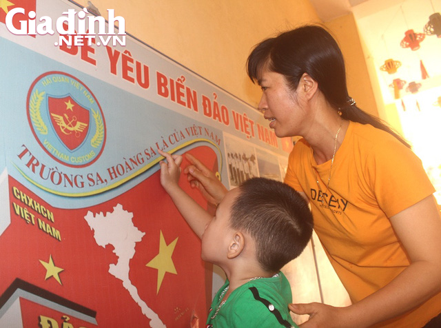 Kỳ lạ bé trai 3 tuổi ở Hải Dương biết đọc cả chữ tiếng Việt và chữ tiếng Anh - Ảnh 6.