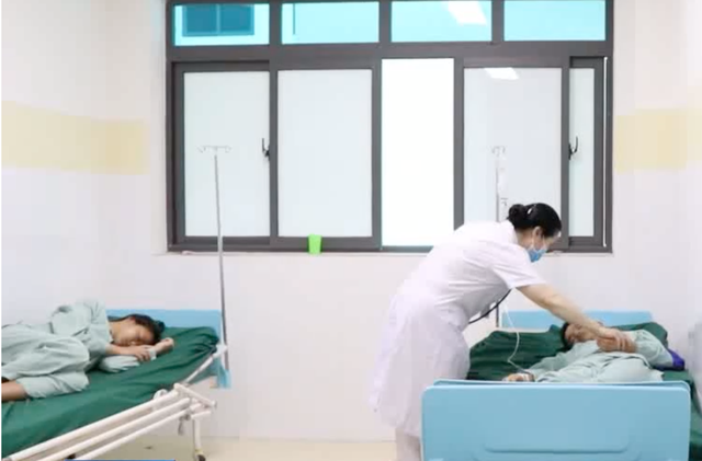 37 vận động viên nhỏ tuổi ở Sơn La nhập viện nghi do ngộ độc thực phẩm - Ảnh 1.