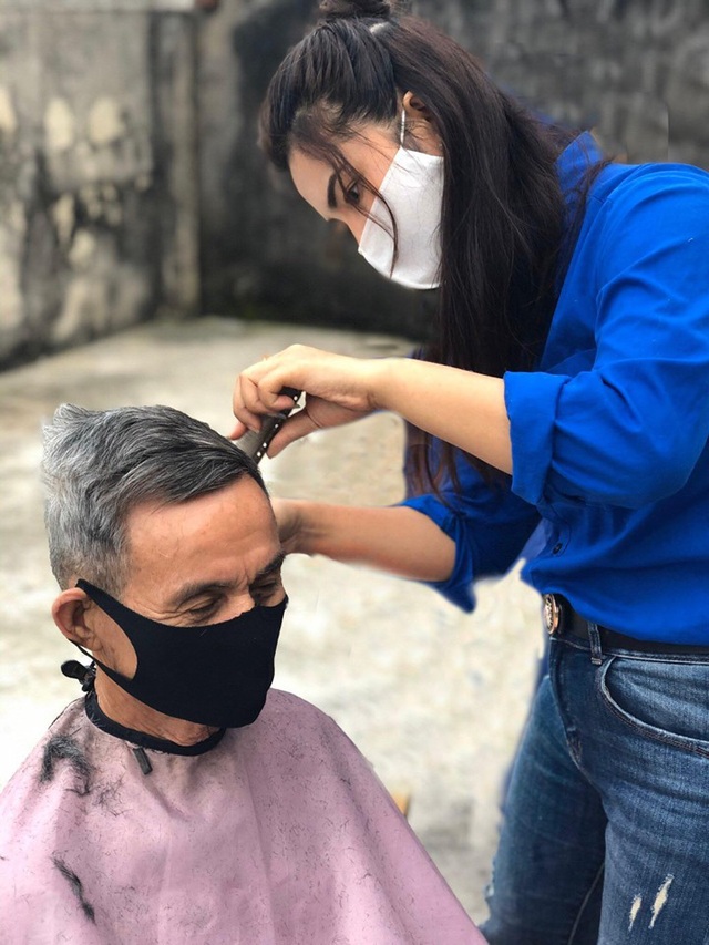 Cô gái 9x ở Hà Tĩnh cắt tóc miễn phí cho người nghèo, trẻ mồ côi - Ảnh 1.