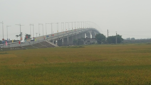 Thông xe cầu nghìn tỷ, người dân Nam Định hết cảnh qua sông lụy phà - Ảnh 3.