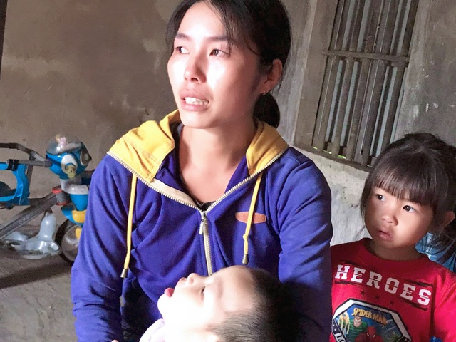 Đôi vợ chồng nghèo ở Hà Tĩnh cầu xin sự sống cho con trai bị não úng thủy - Ảnh 5.