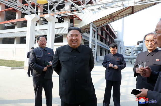 Hình ảnh tái xuất của ông Kim Jong Un có thông điệp gì? - Ảnh 2.
