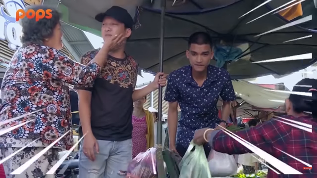  Trường Giang, Quang Thắng khốn khổ khi đi chợ: Bị chặt chém, tụt quần, kéo áo, không thể đi nổi - Ảnh 2.