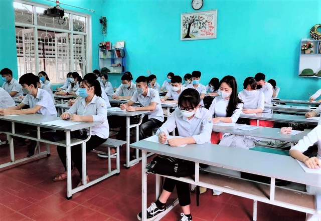 Học sinh Quảng Ninh trở lại trường sau đợt nghỉ dịch COVID-19 - Ảnh 4.