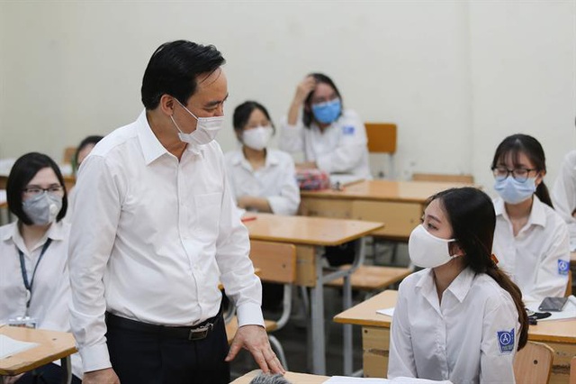 Bộ trưởng Phùng Xuân Nhạ: Không được lơ là trong phòng chống dịch bệnh tại trường học - Ảnh 1.