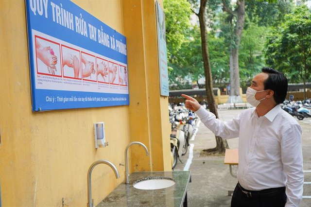 Bộ trưởng Phùng Xuân Nhạ: Không được lơ là trong phòng chống dịch bệnh tại trường học - Ảnh 2.