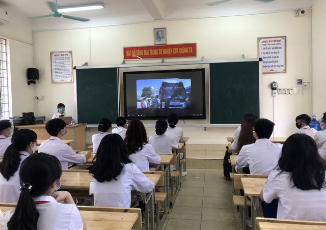 Học sinh Quảng Ninh trở lại trường sau đợt nghỉ dịch COVID-19 - Ảnh 3.