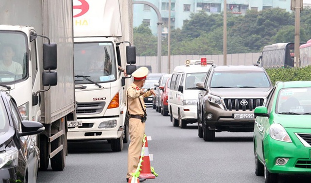 4 ngày nghỉ lễ: Tăng số vụ tai nạn giao thông và chống đối người thi hành công vụ - Ảnh 4.