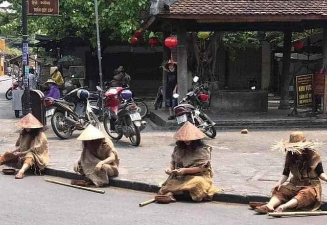 Bị phạt gần 70 triệu đồng vì đóng giả ăn xin - Ảnh 1. Bị phạt gần 70 triệu đồng vì đóng giả ăn xin - Ảnh 1.