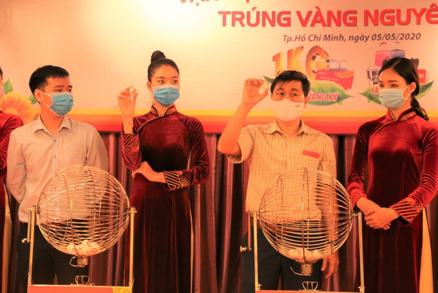 Khách hàng tại Bình Thuận trúng 1 ký vàng từ HDBank - Ảnh 2.
