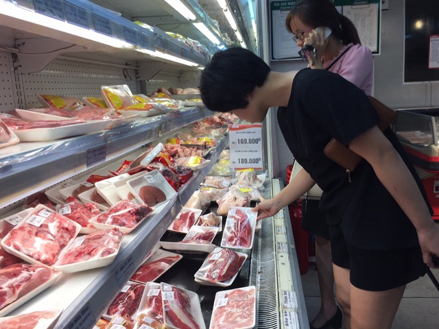 Giá thịt lợn trong nước cao, người nội trợ chuyển hướng dùng hàng ngoại nhập - Ảnh 2.