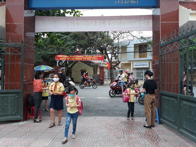 Hải Phòng, Quảng Ninh dừng giãn cách trong các trường học - Ảnh 1.