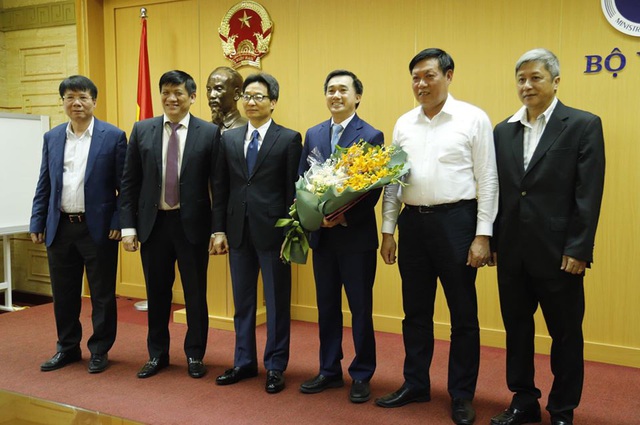Phó Thủ tướng Vũ Đức Đam trao Quyết định bổ nhiệm ông Trần Văn Thuấn làm Thứ trưởng Bộ Y tế - Ảnh 2.