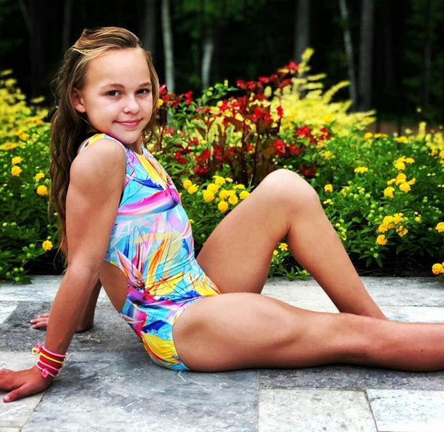 Hình ảnh bé gái 10 tuổi rèn cơ bụng 6 múi, cơ bắp cuồn cuộn - Ảnh 8.