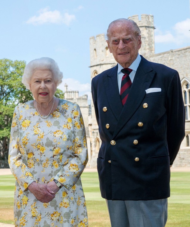 Chồng Nữ hoàng Anh mừng sinh nhật lần thứ 99 bằng bức ảnh ý nghĩa, chặng đường 72 năm bên nhau của cặp đôi khiến ai cũng ngưỡng mộ - Ảnh 1.
