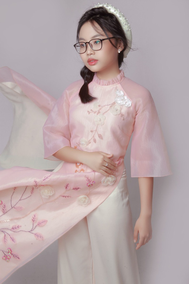 Phương Mỹ Chi học MC Trấn Thành tìm đến tận nhà đối chất, quay clip kẻ xúc phạm gia đình mình - Ảnh 1. Phương Mỹ Chi học MC Trấn Thành tìm đến tận nhà đối chất, quay clip kẻ xúc phạm gia đình mình - Ảnh 1.