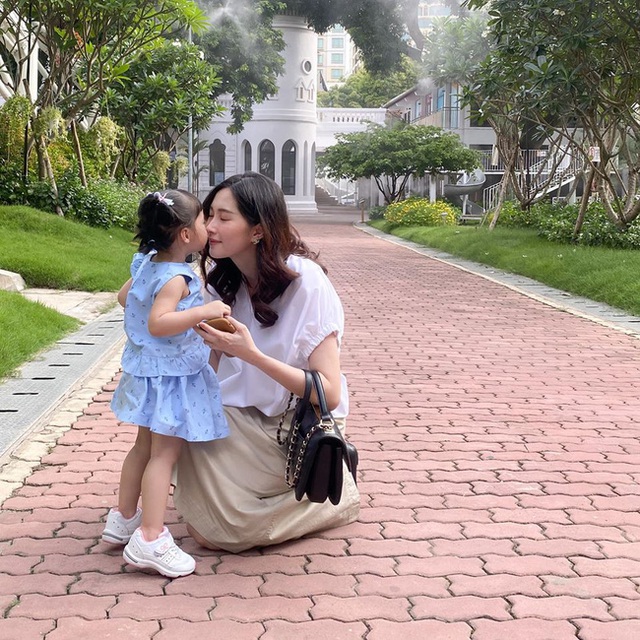 Lộ nhan sắc Hoa hậu Đặng Thu Thảo sau 3 tuần sinh con trai - Ảnh 1.