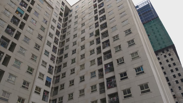 Nồi cơm điện rơi từ tầng cao chung cư ở Hà Nội vỡ tung tóe không ai nhận trách nhiệm - Ảnh 4.