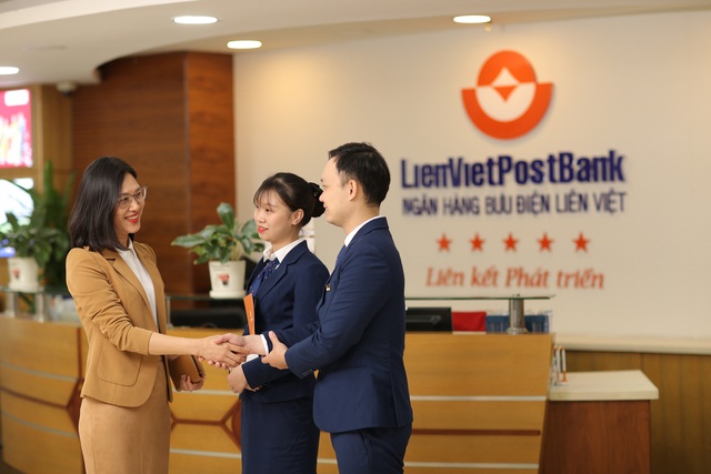 LienVietPostBank (LPB) sẽ niêm yết trên sàn HOSE, chia cổ tức bằng cổ phiếu và phát hành riêng lẻ cho nhà đầu tư nước ngoài - Ảnh 1.