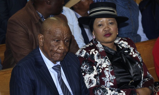 Cựu thủ tướng Lesotho cùng vợ hai thuê băng đảng giết vợ cả - Ảnh 1.
