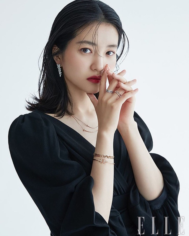 Vẻ ngoài xinh đẹp của nàng thơ phim 18  xuất hiện với Song Joong Ki - Ảnh 5.