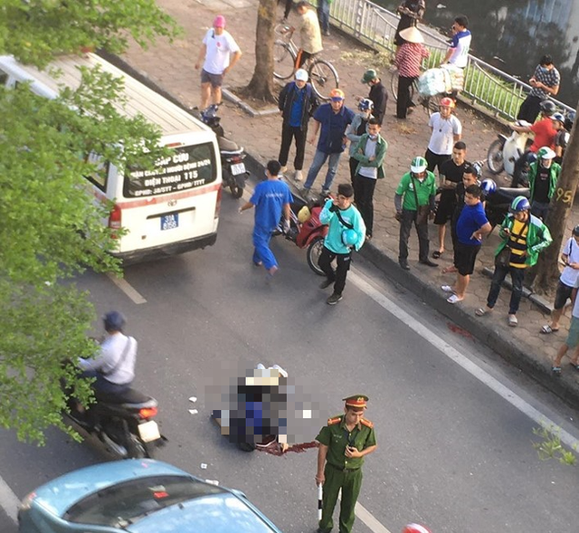 Hà Nội: Nữ sinh đang tham gia giao thông tự ngã xuống đường tử vong - Ảnh 1.