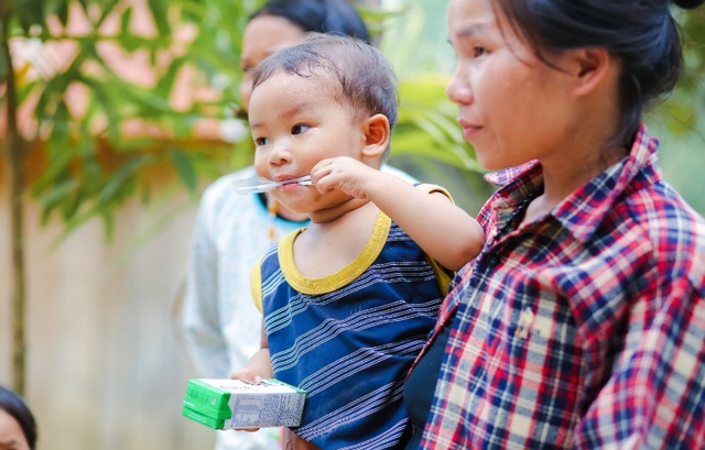 Quảng Nam triển khai sữa học đường, trẻ em được uống sữa miễn phí - Ảnh 1.