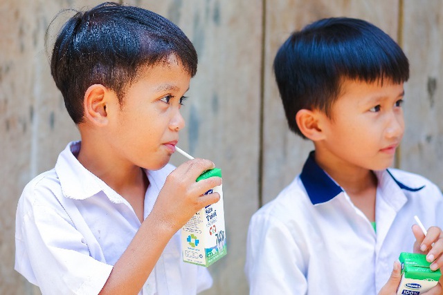 Quảng Nam triển khai sữa học đường, trẻ em được uống sữa miễn phí - Ảnh 2.