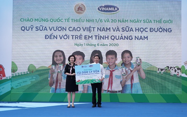 34.000 trẻ em Quảng Nam đón nhận niềm vui uống sữa từ Vinamilk trong ngày 1/6 - Ảnh 3.