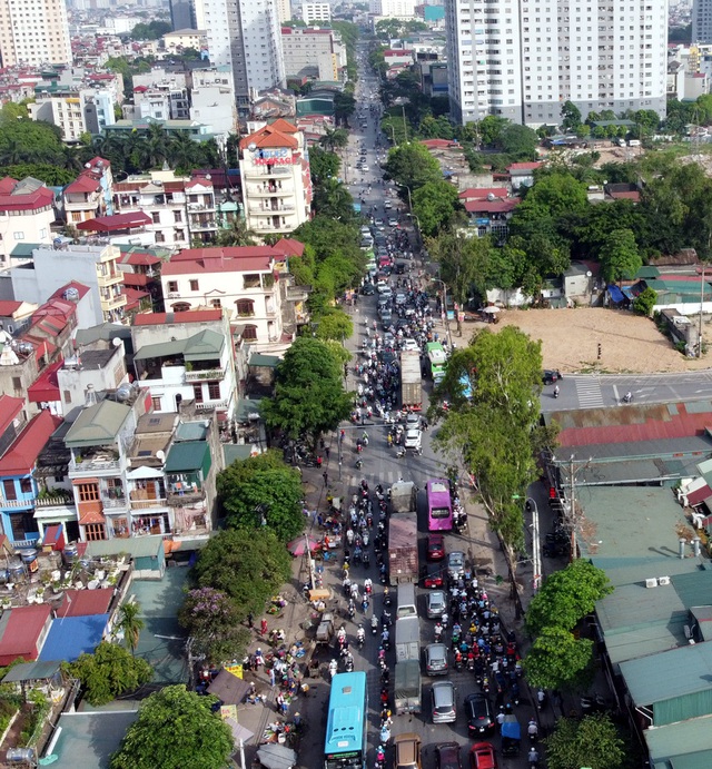 Hà Nội: Dù thông xe đường Nguyễn Xiển - Xa La nhưng đường 70 vẫn tắc nghiêm trọng - Ảnh 5.
