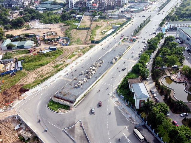Hà Nội: Dù thông xe đường Nguyễn Xiển - Xa La nhưng đường 70 vẫn tắc nghiêm trọng - Ảnh 3.