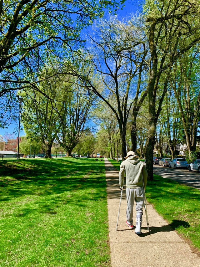 Trải lòng của người vợ Việt kiều Canada bị tạt axit, cắt gân chân: Mỗi lần chồng phải vào phòng phẫu thuật là một lần mình rơi nước mắt - Ảnh 7.