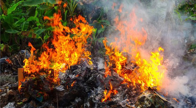 Một phụ nữ chết cháy khi đốt rác trong vườn - Ảnh 1.