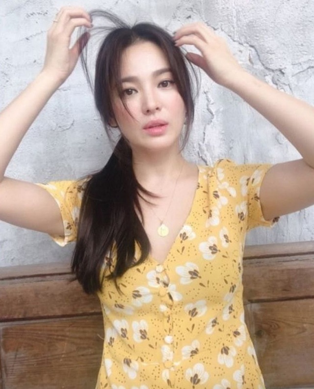  Thông tin hiếm về mẹ ruột của Song Hye Kyo: Kết hôn năm 18 tuổi rồi trở thành mẹ đơn thân, cuối cùng lại là điểm tựa cho con gái sau ly hôn - Ảnh 2.