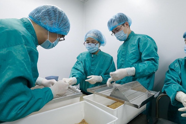 Vắc-xin Covid-19 made in Vietnam vượt tiến độ dự kiến   - Ảnh 2.