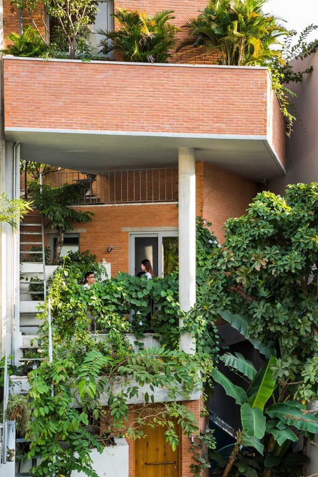 Ngôi nhà xanh dành cho gia đình 3 thế hệ tại Sài Gòn - Ảnh 2.