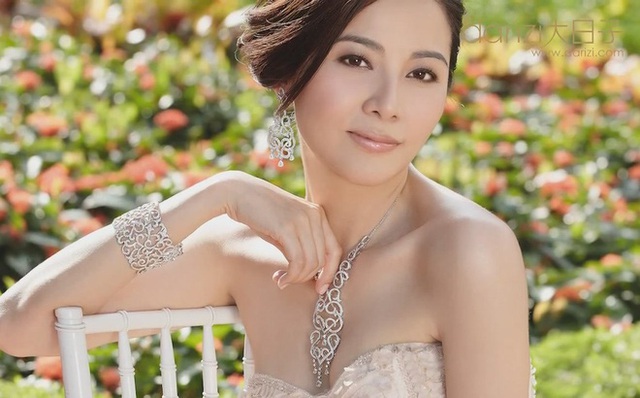 Hôn nhân 14 năm không con cái của tài tử Trịnh Y Kiện và kiều nữ TVB - Ảnh 2.