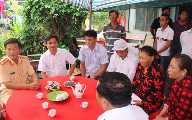 Vợ chồng, con gái cùng tử vong do tai nạn giao thông - Ảnh 1.