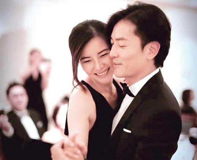 Hôn nhân 14 năm không con cái của tài tử Trịnh Y Kiện và kiều nữ TVB - Ảnh 3.
