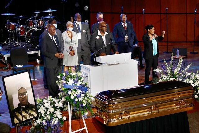 Điểm đặc biệt khác thường trong đám tang người đàn ông da màu bị cảnh sát ghì chết - Ảnh 7.