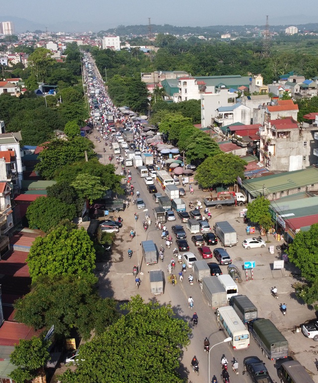 Dù cách trung tâm Hà Nội gần 20km, nhưng cầu Mai Lĩnh vẫn ùn tắc kéo dài giờ cao điểm - Ảnh 11.