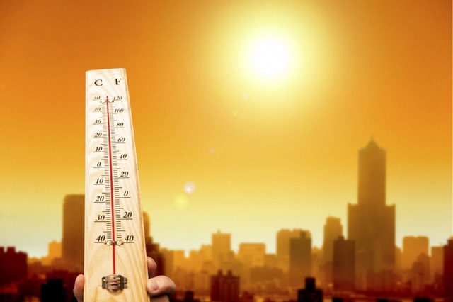 Cảnh báo mới về đợt nắng nóng gay gắt kéo dài ở miền Bắc và miền Trung - Ảnh 1.
