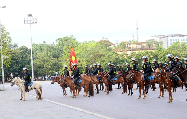 Ảnh, video đoàn kỵ binh Cảnh sát cơ động diễu hành trước quảng trường Ba Đình  - Ảnh 4.