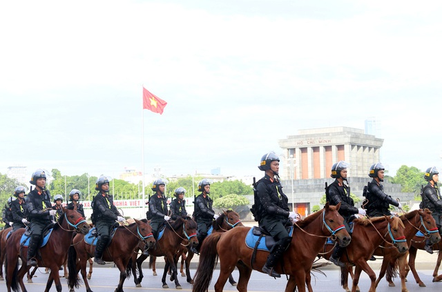 Ảnh, video đoàn kỵ binh Cảnh sát cơ động diễu hành trước quảng trường Ba Đình  - Ảnh 7.