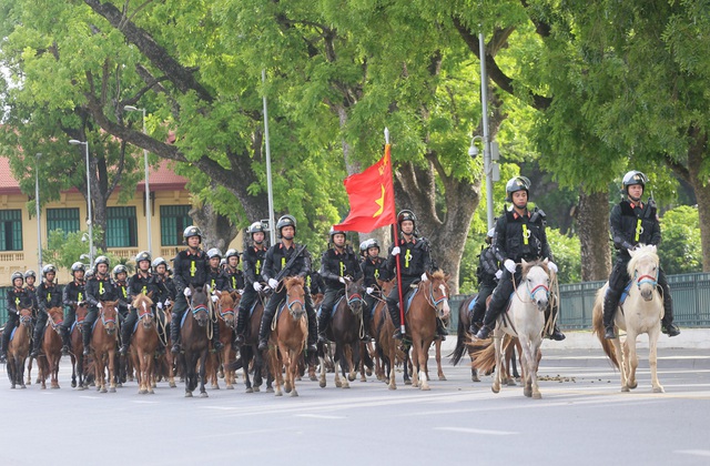 Ảnh, video đoàn kỵ binh Cảnh sát cơ động diễu hành trước quảng trường Ba Đình  - Ảnh 11.