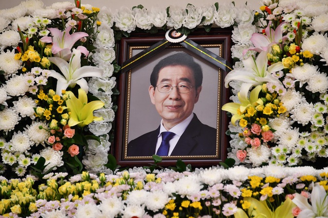 Hình ảnh cuối cùng của Thị trưởng Seoul trong ngày mất tích, trước khi thi thể được tìm thấy đã gọi điện cho con gái và người thân - Ảnh 1.
