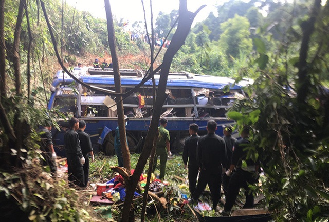 Vụ xe khách lao xuống vực làm 5 người chết, 35 người bị thương: Vừa đổi tài xế thì gặp nạn - Ảnh 3.