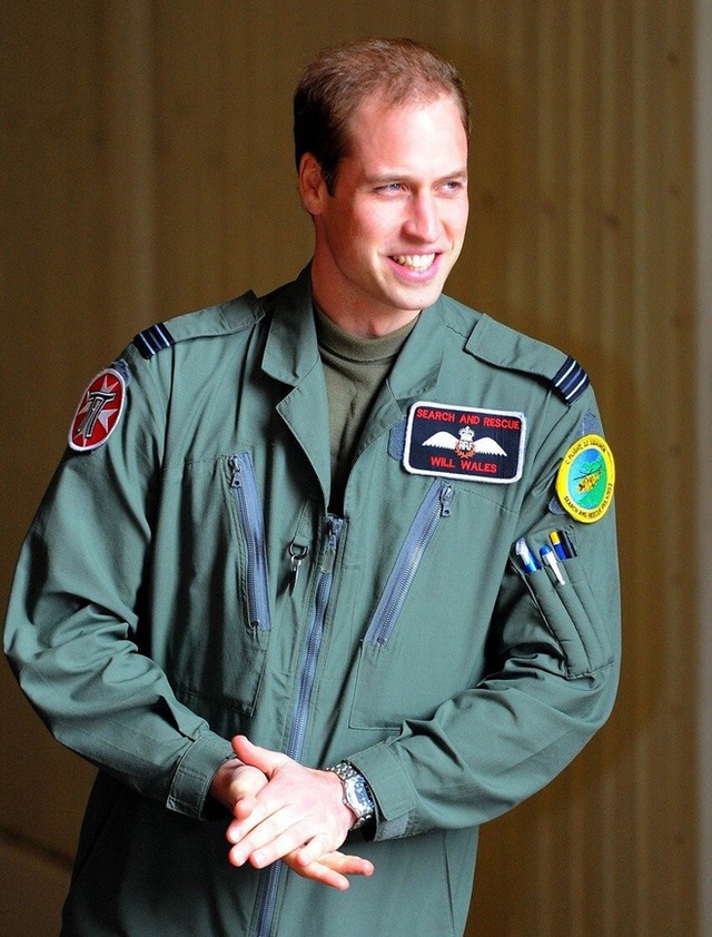 Hoàng tử William, cựu hoàng quý phi Thái Lan đều từng phục vụ quân đội - Ảnh 2.