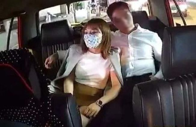 Cặp đôi thản nhiên thể hiện màn yêu đương “nóng mắt” trên taxi khiến MXH dậy sóng, thân thế của cả 2 được “khui ra” đầy bất ngờ và cái kết “đắng chát” - Ảnh 2.